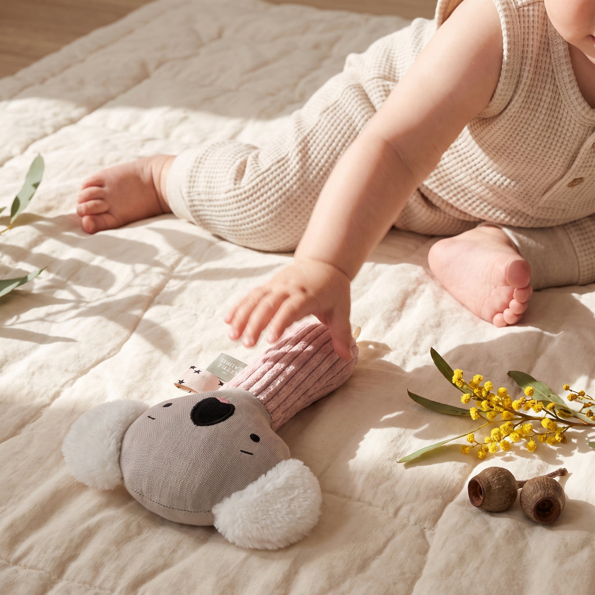 Baby Girl Maraca – Lila, Koala