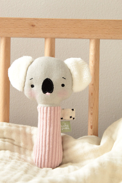 Baby Girl Maraca – Lila, Koala