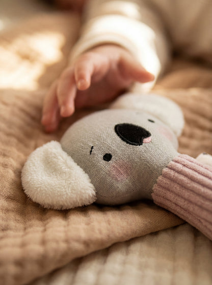 Baby Girl Maraca – Lila, Koala